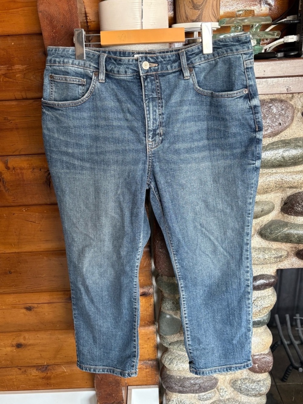 2/$35 Bootlegger Slim Capri Jeans Medium Wash Stretch Denim Cropped Size 32